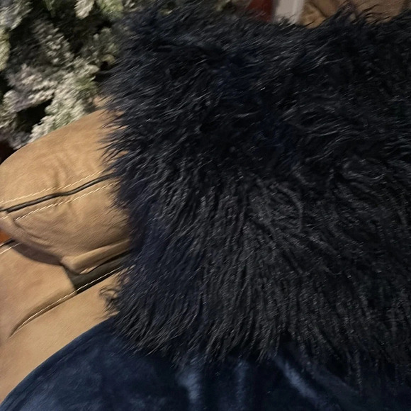 Luxe Navy blue fuzzy comfy  throw pillow cushion - Picture 3 of 5